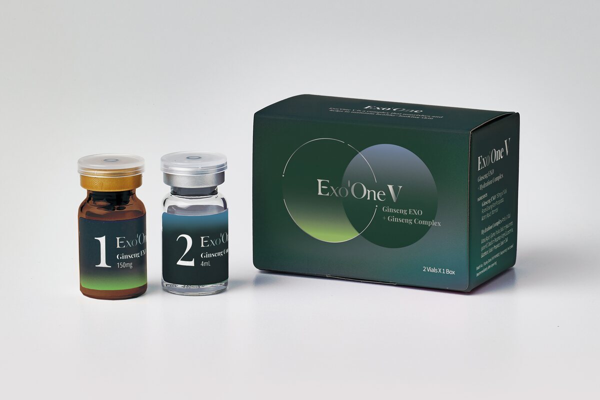 Cutia Exo’One V și cele două flacoane: pulberea cu exozomi și activatorul, fotografie a producătorului JDBIO