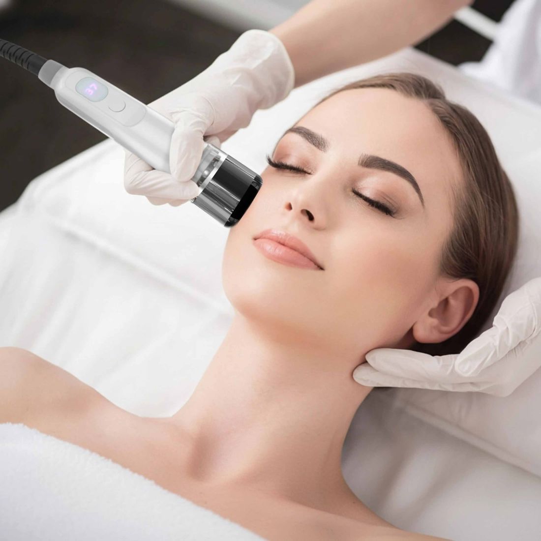 Tratament facial delicat cu piesa Jordi Mini